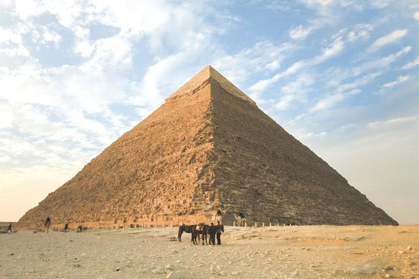 Quelles sont les meilleures stratégies pour visiter les pyramides de Gizeh sans être harcelé?